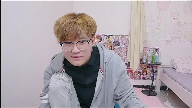 Snapshot of KK-cuteboy chatting on April 11, 2:27 am KK-cuteboy online show from April 11, 2:27 am