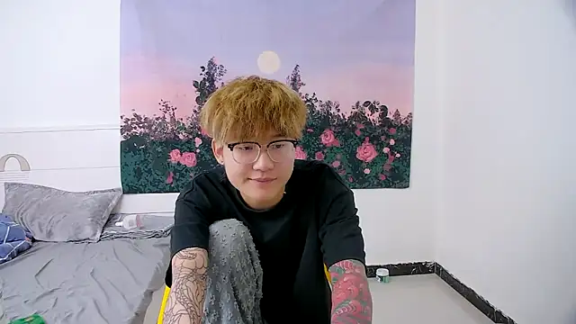 Snapshot of KK-cuteboy chatting on April 15, 7:58 pm KK-cuteboy online show from April 15, 7:58 pm