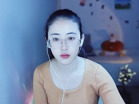 Queena  online show from December 18, 7:03 am