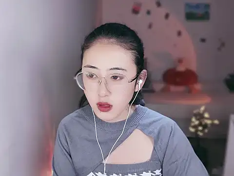 Queena  online show from December 19, 3:30 pm