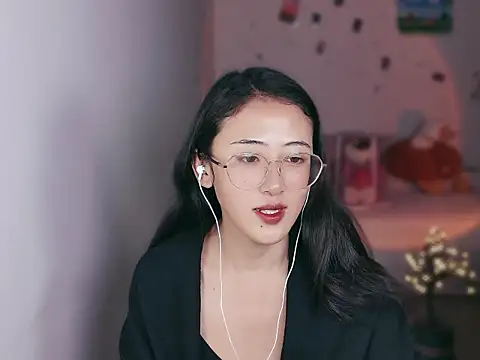 Queena  online show from January 8, 3:25 pm