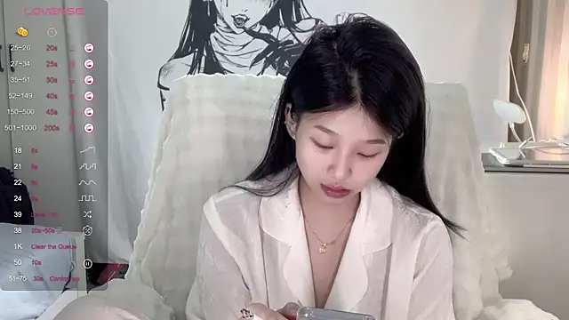 Snapshot of QiQi-779 chatting on October 24, 2:24 pm QiQi-779 online show from October 24, 2:24 pm