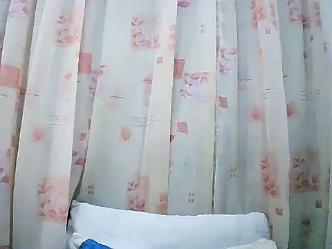 JuicyLipsXx1 online show from October 15, 8:09 pm