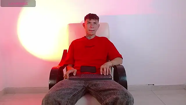 Snapshot of hot_teo_ chatting on April 16, 12:33 am hot teo online show from April 16, 12:33 am