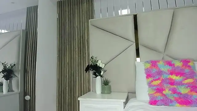 rebeca brown  online show from March 7, 11:40 am