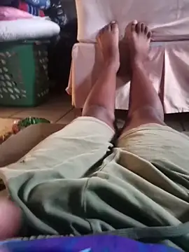 Snapshot of Thaps_deDick chatting on October 14, 2:51 pm Thaps deDick online show from October 14, 2:51 pm