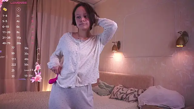 VeliaRogoff online show from November 11, 1:00 pm