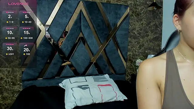 Vittoria Conti  online show from March 19, 5:17 pm