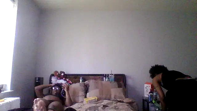 dezzidavill online show from April 3, 7:12 pm