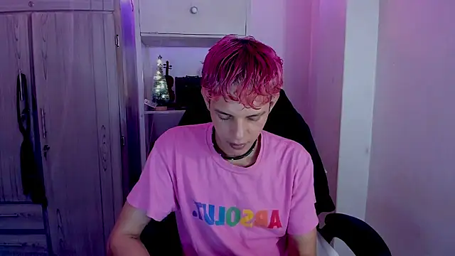 tylernova online show from December 3, 3:36 am