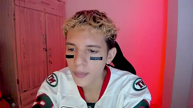 tylernova online show from February 8, 3:21 am