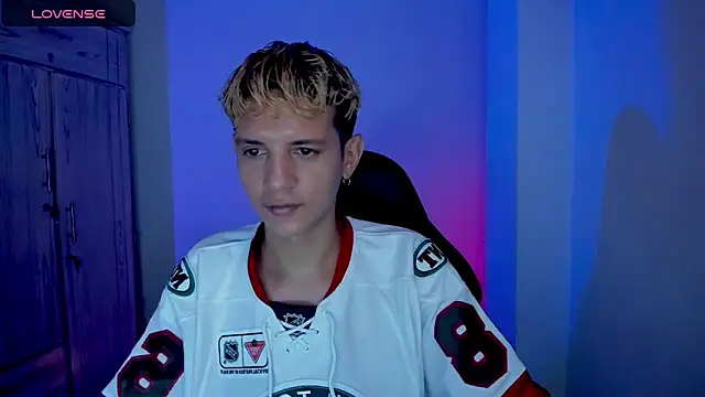 tylernova online show from March 10, 4:06 am