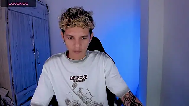 tylernova online show from April 17, 2:14 am