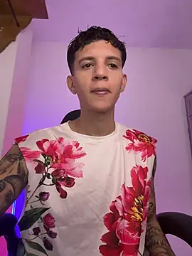 tylernova online show from May 8, 3:23 am