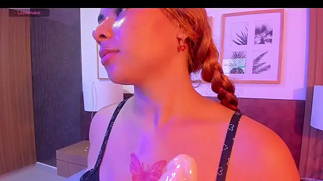 Snapshot of charlotte_rea chatting on October 11, 3:50 am charlotte rea online show from October 11, 3:50 am