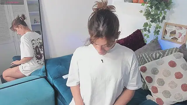 KassMonroe online show from December 5, 8:38 pm