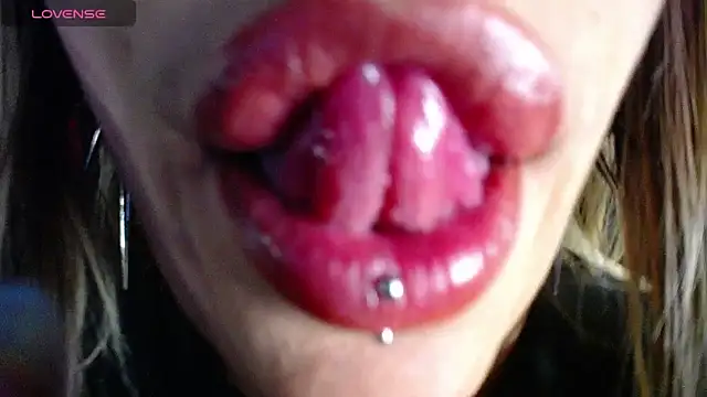 Snapshot of Meganbaiker chatting on February 15, 4:31 am Meganbaiker online show from February 15, 4:31 am