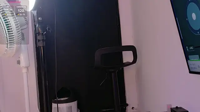 Snapshot of Natashaa-bluer chatting on June 4, 1:39 pm Natashaa-bluer online show from June 4, 1:39 pm