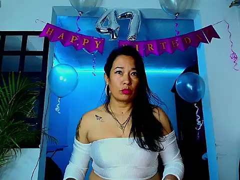 Kylee79 online show from April 28, 10:37 pm