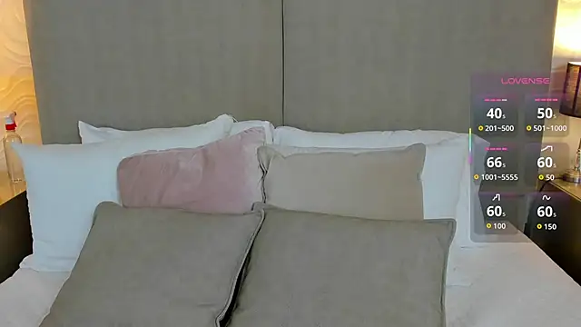 baby naomy online show from October 24, 2:13 pm