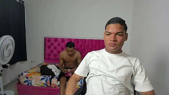 Snapshot of isaac_master77 chatting on February 9, 7:29 pm isaac master77 online show from February 9, 7:29 pm