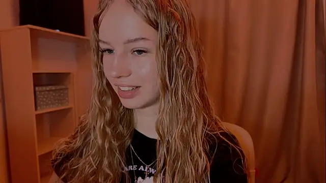 LunaCrave online show from November 24, 9:09 am