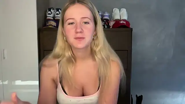 itssosierra online show from February 19, 1:34 am