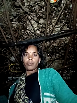 Cutsedi3 online show from December 4, 9:45 pm