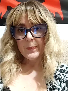 Amelialove42 online show from April 1, 5:43 pm