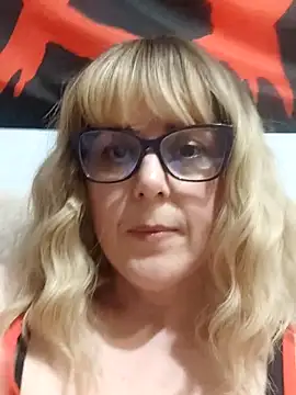 Amelialove42 online show from April 15, 7:32 pm