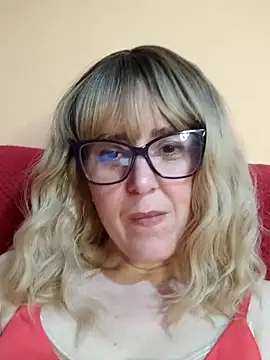 Amelialove42 online show from May 10, 6:13 pm