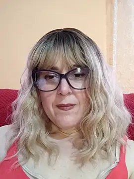 Amelialove42 online show from May 14, 1:51 pm