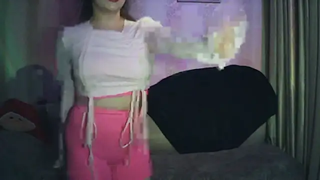 MoodieMira online show from April 15, 5:31 pm