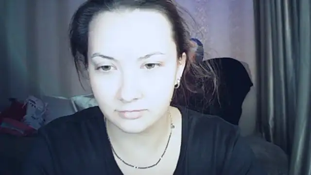 MoodieMira online show from April 21, 6:01 pm