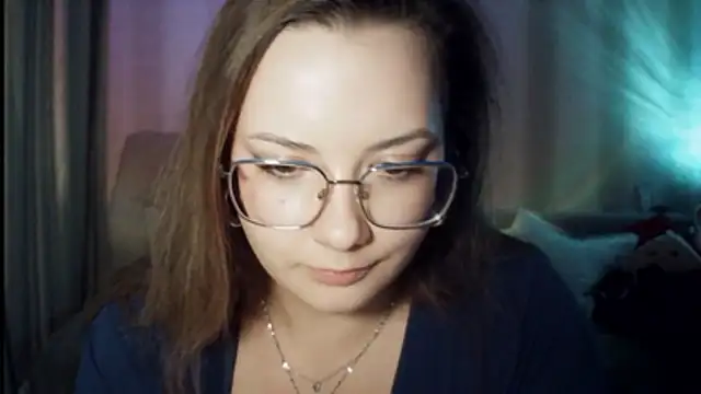 Snapshot of MoodieMira chatting on April 24, 10:45 pm MoodieMira online show from April 24, 10:45 pm