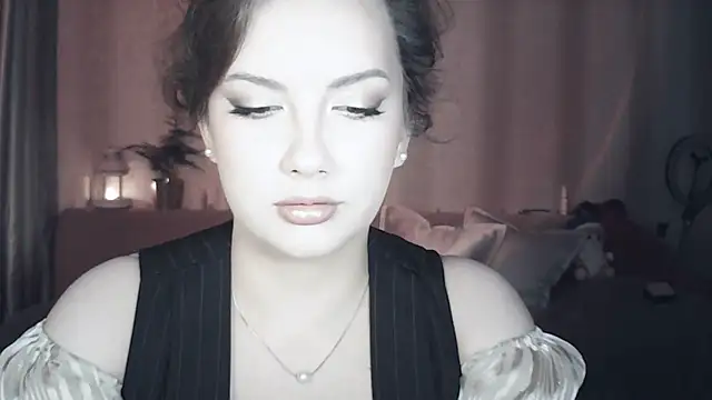Snapshot of MoodieMira chatting on May 17, 6:59 pm MoodieMira online show from May 17, 6:59 pm