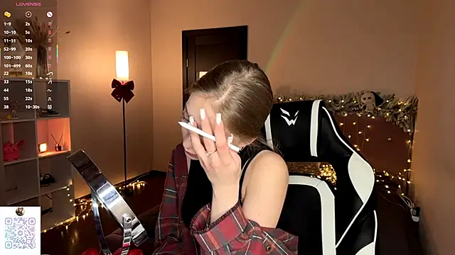 EvaPeace online show from January 10, 7:15 pm