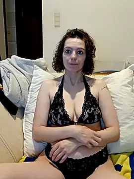 labellerose online show from February 13, 6:15 pm