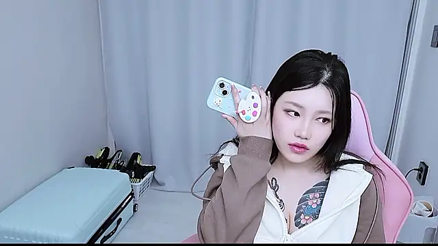 MISA 02 online show from December 22, 1:19 pm