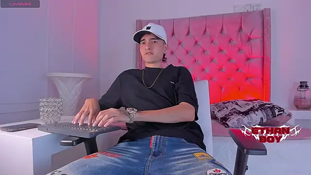 Ethan Boy  online show from December 4, 8:39 pm