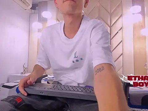 Ethan Boy  online show from February 2, 8:29 pm