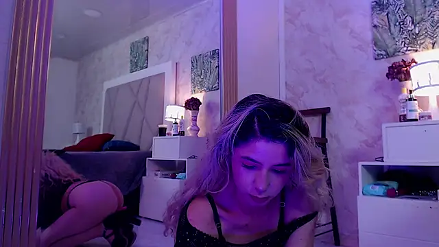 Snapshot of Sophie_teller chatting on October 16, 4:24 am Sophie teller online show from October 16, 4:24 am