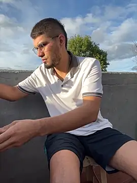 mirallesandbig online show from October 31, 9:49 pm