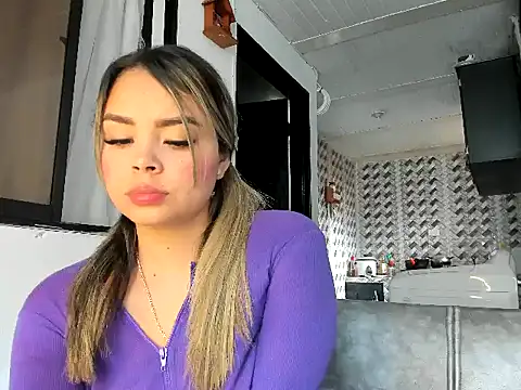 Snapshot of sarita-moree chatting on May 13, 1:52 pm sarita-moree online show from May 13, 1:52 pm
