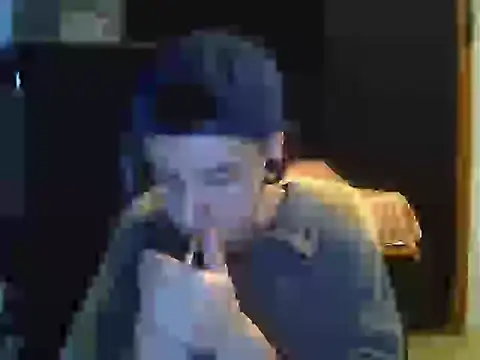 Snapshot of young-big-d chatting on May 2, 2:16 am young-big-d online show from May 2, 2:16 am