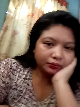 Snapshot of xHotMommaXx chatting on October 12, 5:28 am xHotMommaXx online show from October 12, 5:28 am