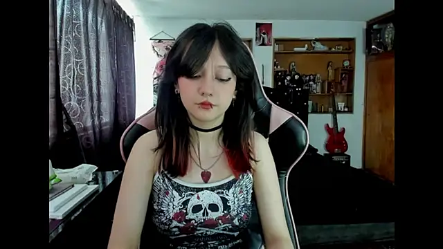 Maki Zein  online show from December 16, 6:46 pm