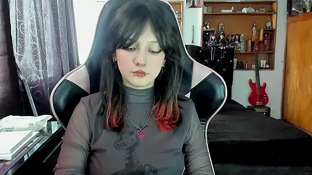 Maki Zein  online show from December 17, 6:58 pm