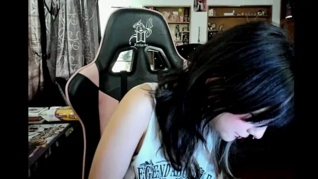 Maki Zein  online show from March 4, 8:37 pm