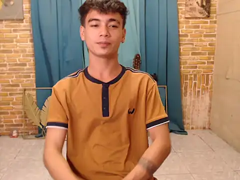 Snapshot of boy_raphael chatting on October 10, 10:25 am boy raphael online show from October 10, 10:25 am